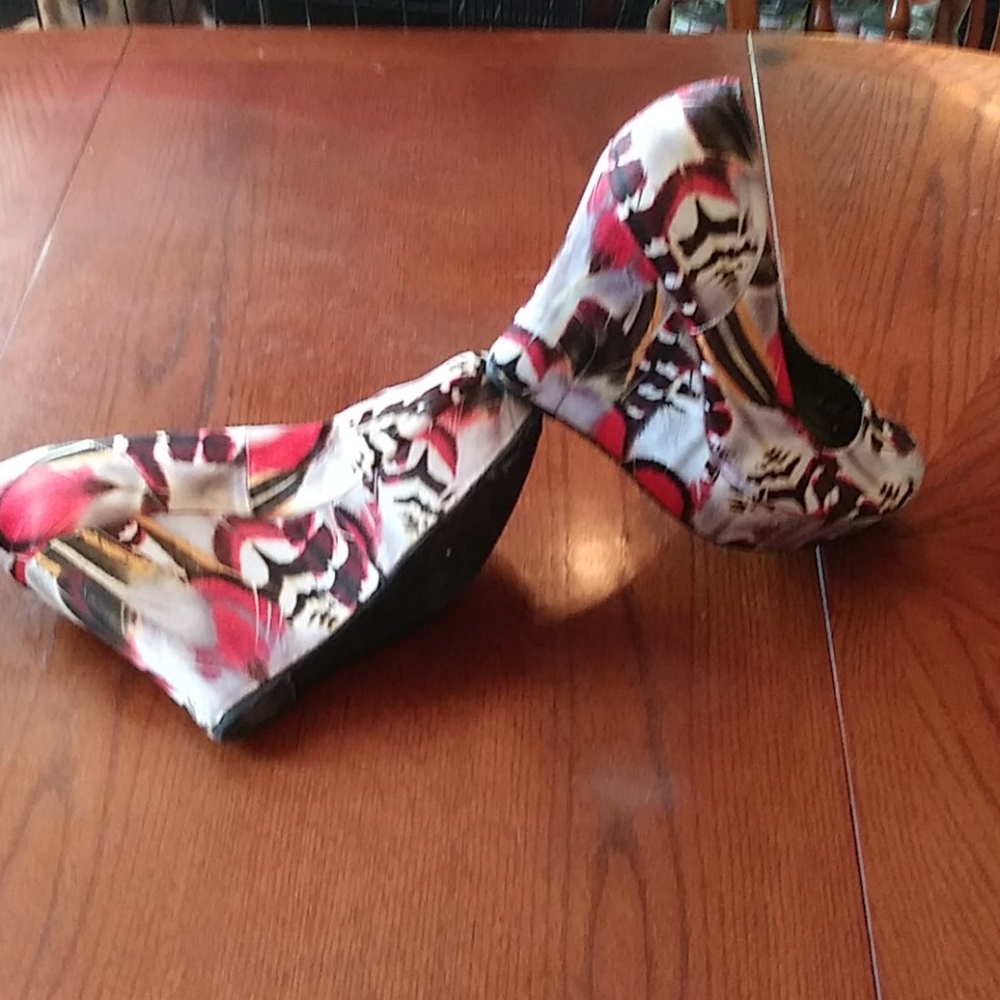 Dollhouse wedge shoes womans size 10